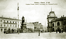 Памятник Александру II Освободителю (открыт в Казани 30 августа 1895 года) - ныне, чуть ближе к Кремлю, установлен памятник Мусе Джалилю.