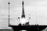 Запуск ракеты Р-7 с первым искусственным спутником Земли.