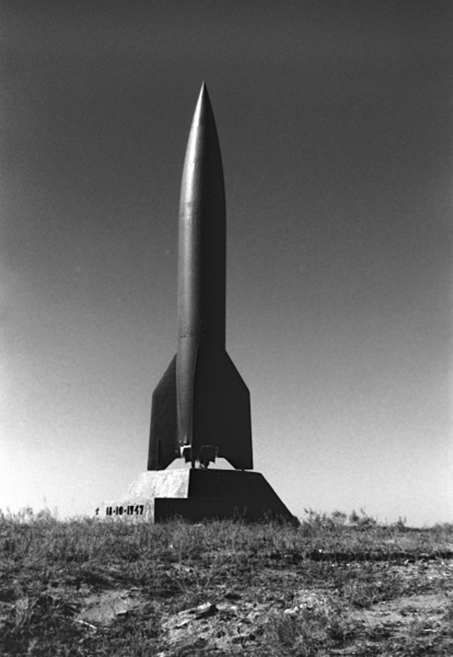 Памятник первой в СССР баллистической ракете на полигоне Капустин Яр.