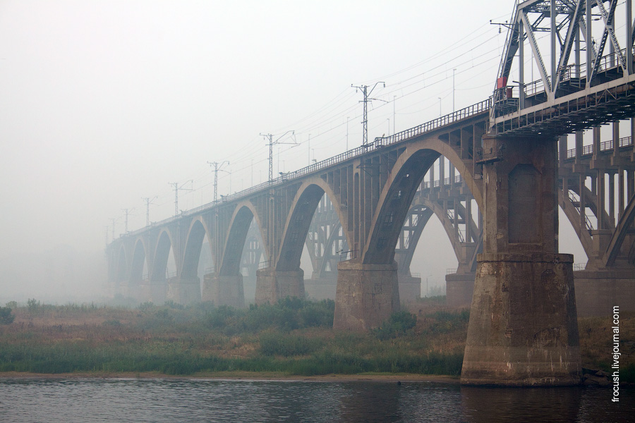 Борские мосты в смоге 15 августа 2010 года