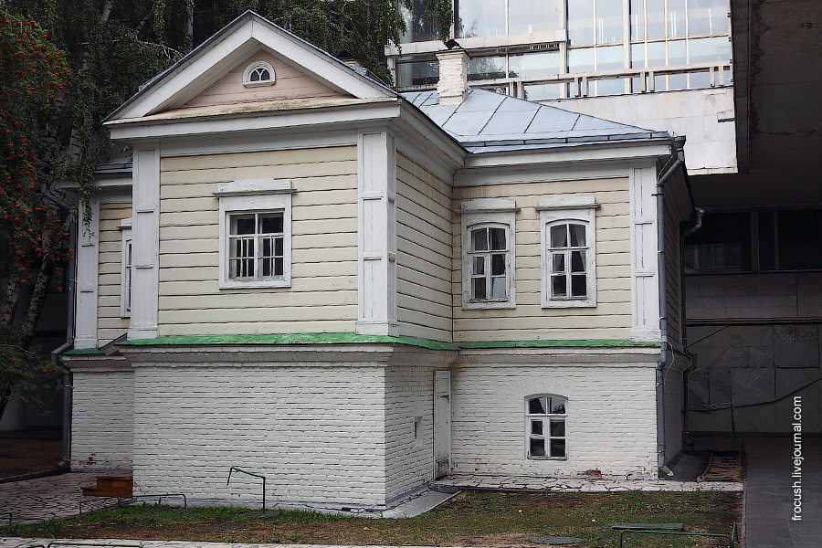 В этом доме 22 апреля 1870 года родился Владимир Ильич Ульянов (Ленин)