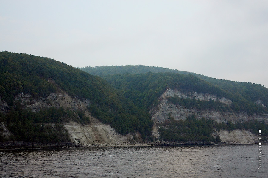 Правый берег Куйбышевского водохранилища в районе Камского устья