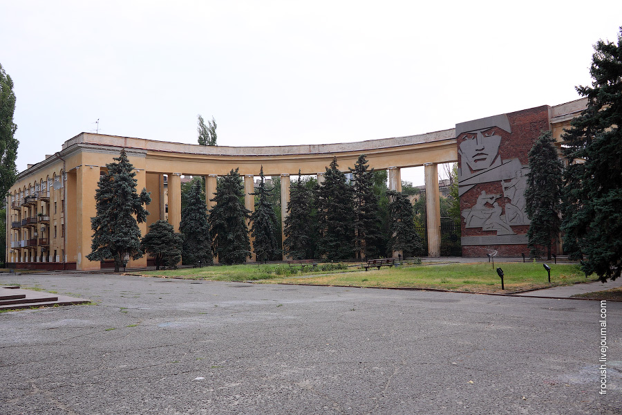 Арка между домами 32 и 36 по проспекту Ленина