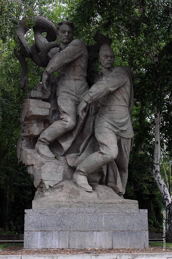 Скульптура «Крах фашизма»
