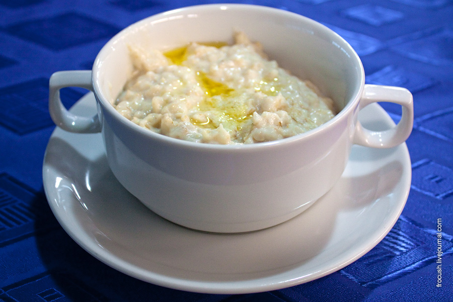 Завтрак 3 июля 2010 года на теплоходе «М.В.Ломоносов». Геркулесовая каша.