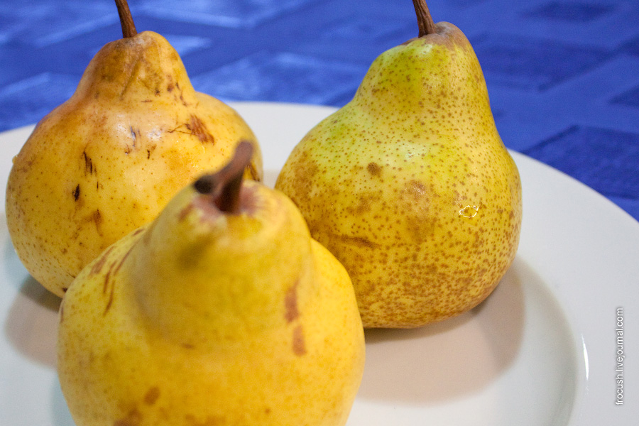 Ужин 2 июля 2010 года на теплоходе «М.В.Ломоносов». Груши.