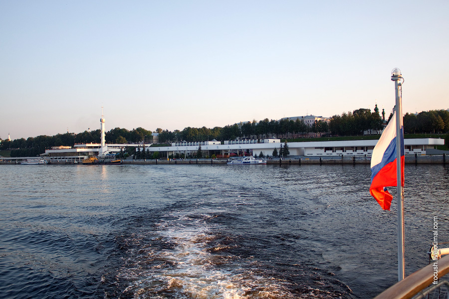 Речной вокзал Ярославля 2 июля 2010 года