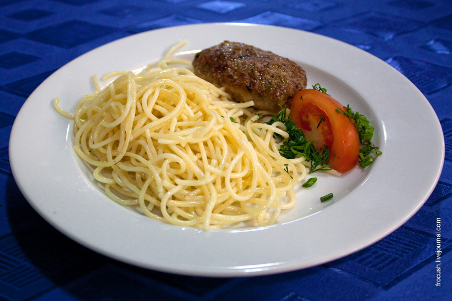 Обед 3 июля 2010 года на теплоходе «М.В.Ломоносов». Второе