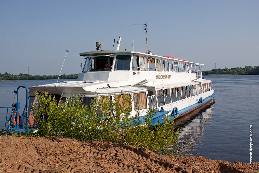 Теплоход «Москва-46» в Калязине 3 июля 2010 года